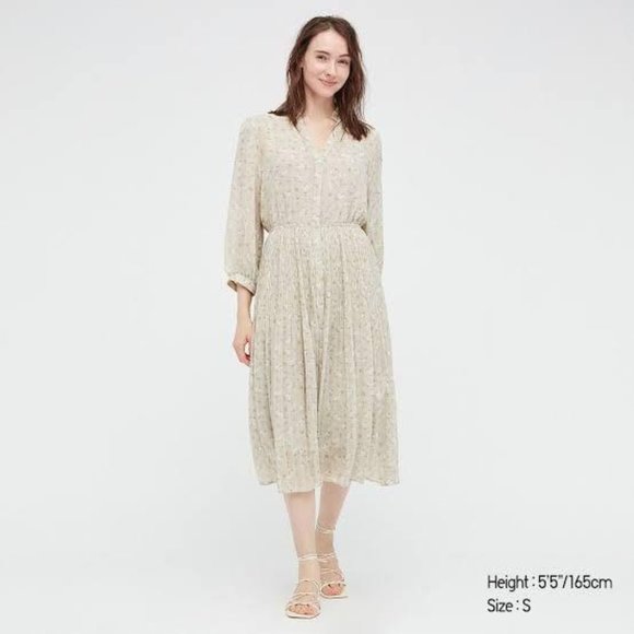 Uniqlo Pleated Chiffon Dress - Picture 2 of 14